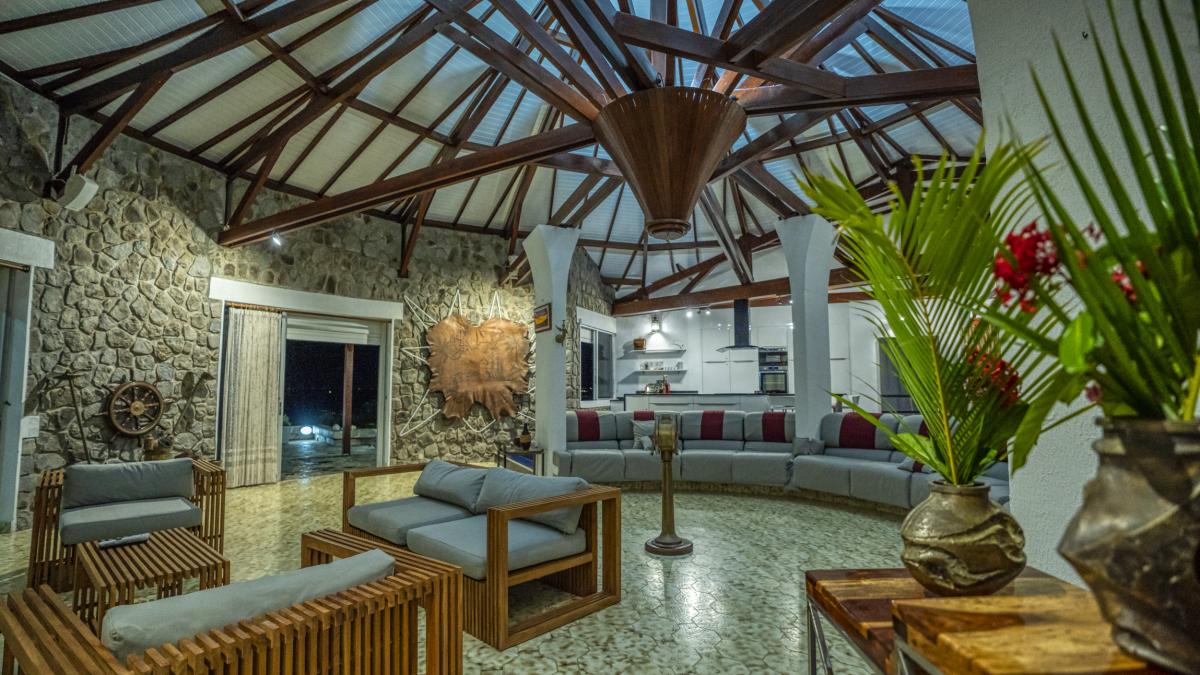 Location villa vue mer aux Saintes Guadeloupe-pièce principale-16